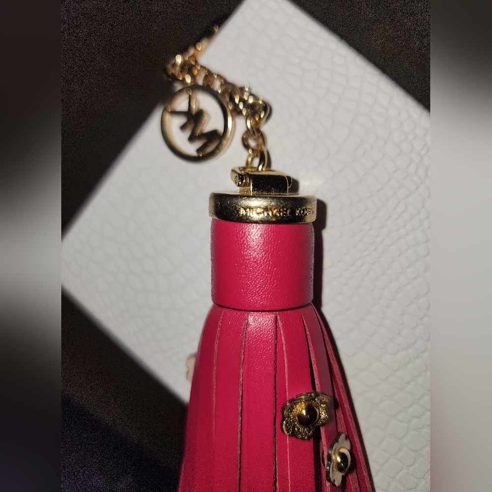 MK Michael Kors Leather Tassel Dark Pink Floral Flower Hang Tag Gold Purse Charm - Picture 6 of 6